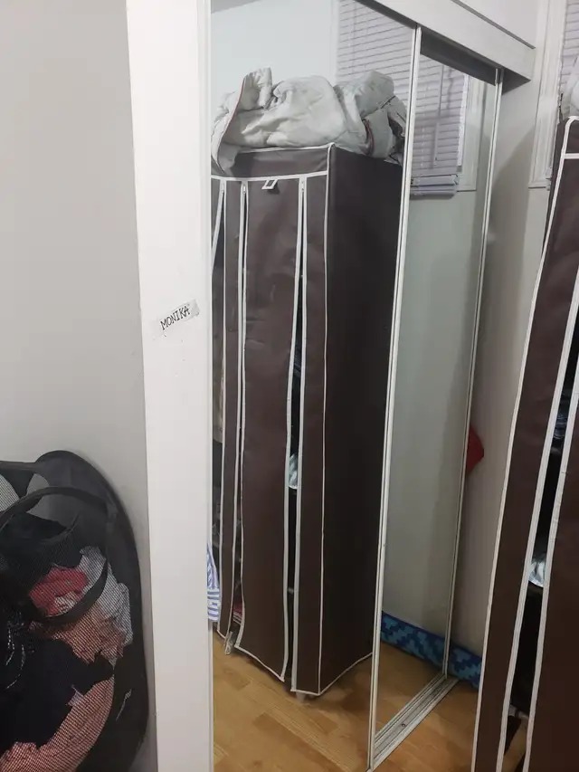 Walkout bright basement apartment for rent, best area of Scarbor - Photo 8