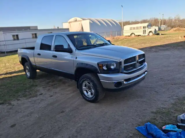 4x4 Dodge 2500 mega cab