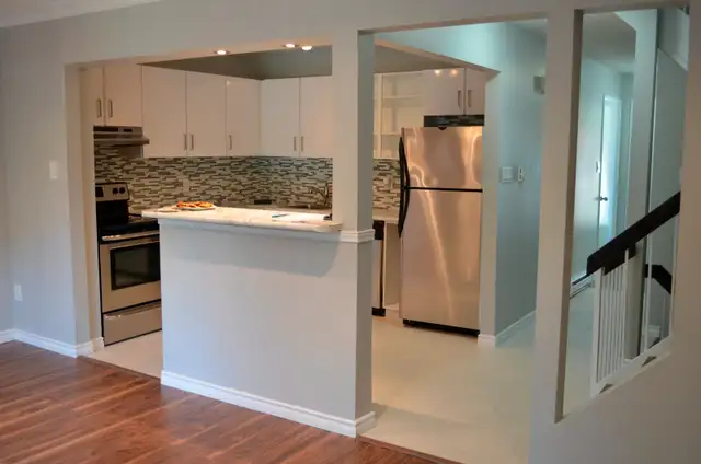 HUGE 3BDR & 4 DEN Townhouse for Lease for Rent (Meadowvale) - Photo 3