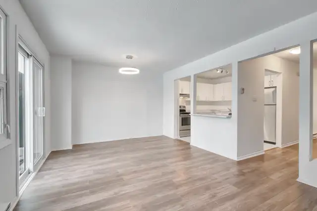 HUGE 3BDR & 4 DEN Townhouse for Lease for Rent (Meadowvale) - Photo 4