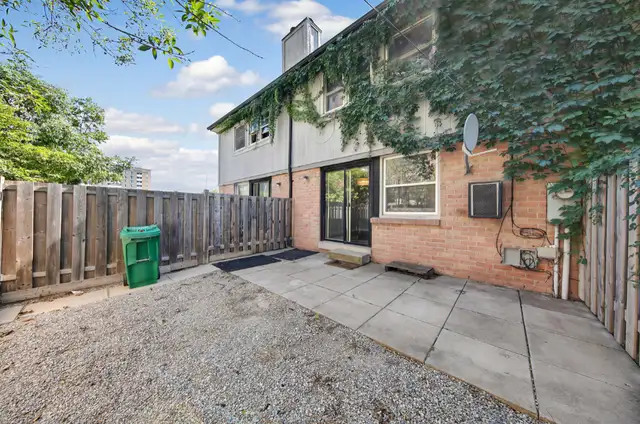 HUGE 3BDR & 4 DEN Townhouse for Lease for Rent (Meadowvale) - Photo 9