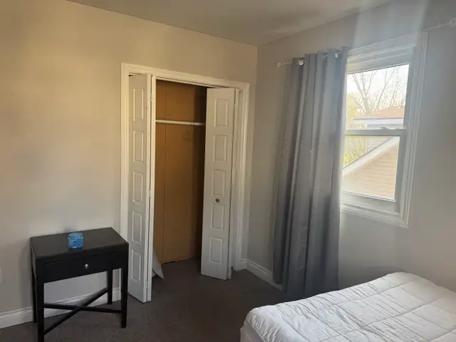 Room - Rent - Photo 2