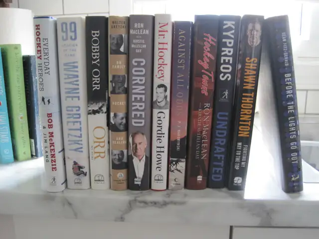 Hockey Books - Photo 2