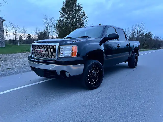 200.7 GMC Sierra 1500 SLT - Photo 2