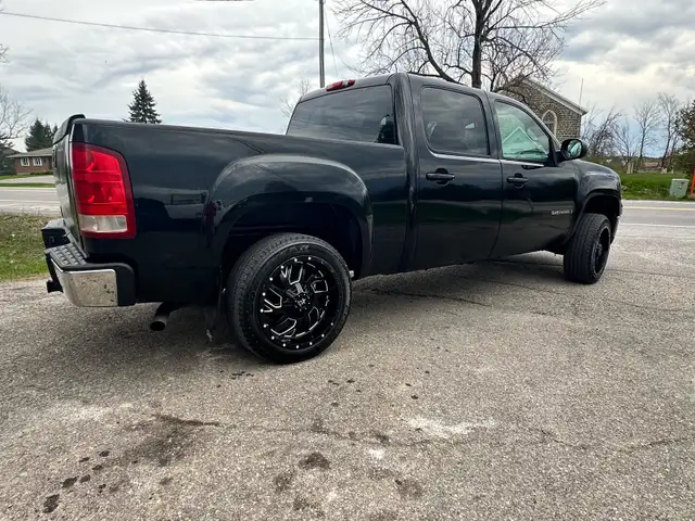 200.7 GMC Sierra 1500 SLT - Photo 4