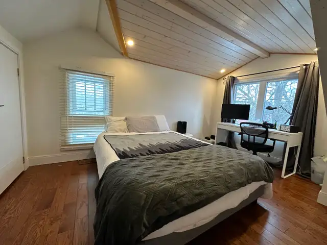 ATTN TRENT STUDENTS! Spacious 5/6 Bdrm House - Don't Wait! - Photo 2