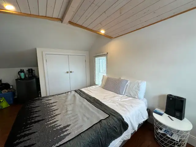 ATTN TRENT STUDENTS! Spacious 5/6 Bdrm House - Don't Wait! - Photo 3