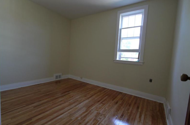 ATTN TRENT STUDENTS! Spacious 5/6 Bdrm House - Don't Wait! - Photo 12