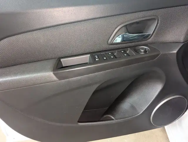2016 Chevrolet Cruze Limited LT WITH RS PACKAGE/LEATHER/SUNROOF! - Photo 11
