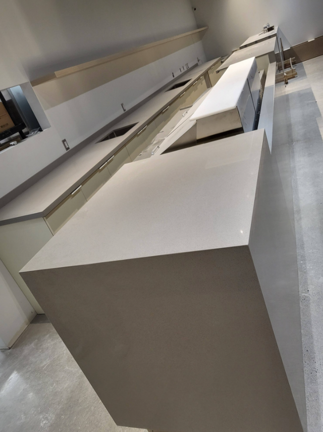 Quartz Countertop - With Grey Veins - Photo 4