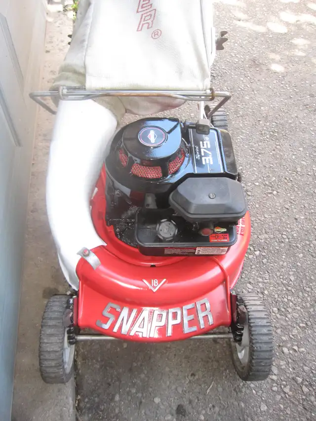 1979 18'SNAPPER V181 PUSH LAWN MOWER BRIGGS 3.75 HP ENG W/BAGGER - Photo 3