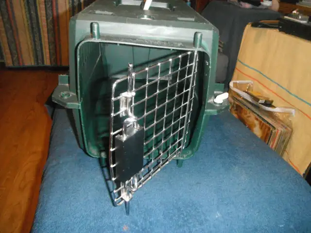 Pet Carrier size 19'X!3'X11' - Photo 2