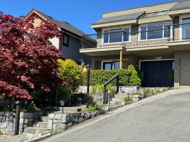 Bright & Beautiful North Vancouver Rental with Stunning Views