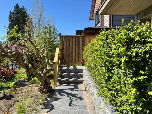 Bright & Beautiful North Vancouver Rental with Stunning Views - Photo 2