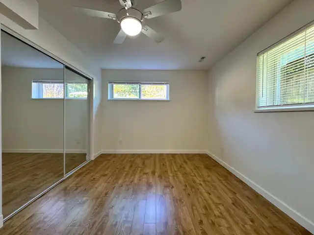 Bright & Beautiful North Vancouver Rental with Stunning Views - Photo 6