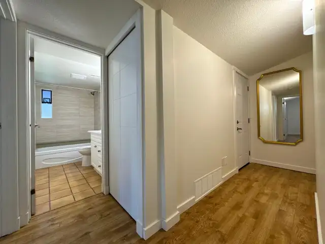 Bright & Beautiful North Vancouver Rental with Stunning Views - Photo 9