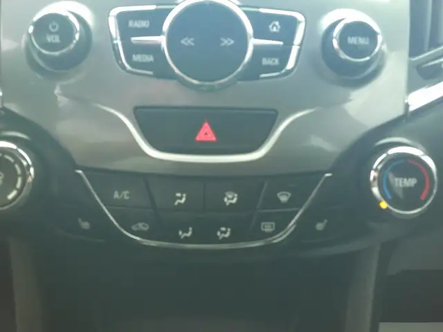 2016 Chevrolet Cruze LT RS Loaded with Only 140000 KM !! - Photo 18