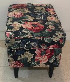 Entryway Bench - FREE - Must go by 08 May