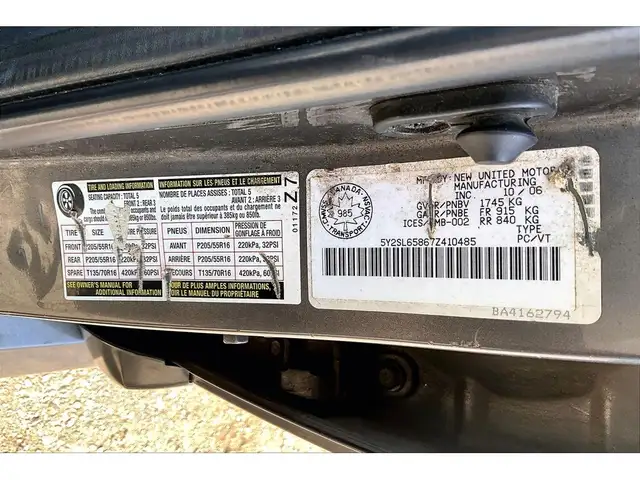 2007 Pontiac Vibe Hatchback | AS IS | FWD - Photo 34