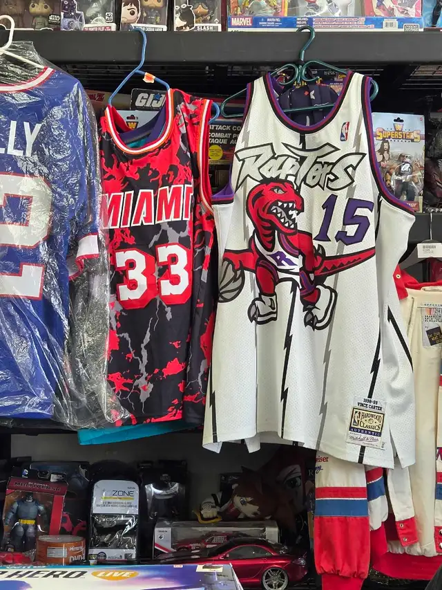We Buy Sports Memorabilia