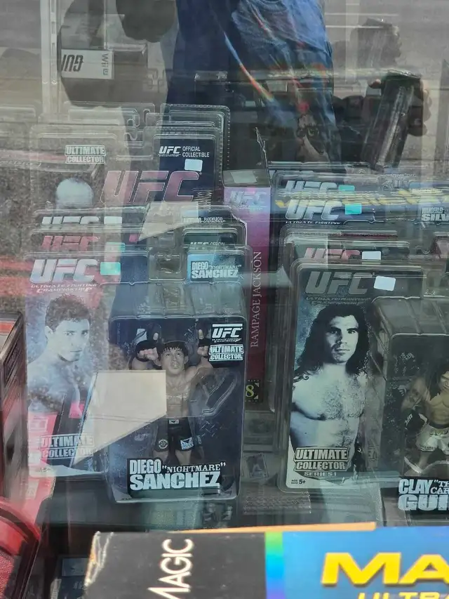 We Buy Sports Memorabilia - Photo 2
