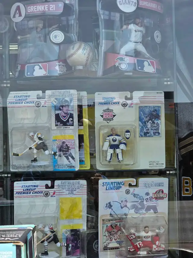 We Buy Sports Memorabilia - Photo 3