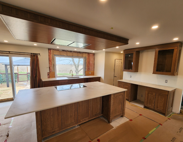 White Quartz Countertop - With Golden Veins - Photo 2