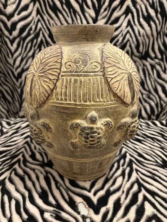 Beautiful Large Turtle Vase $25obo