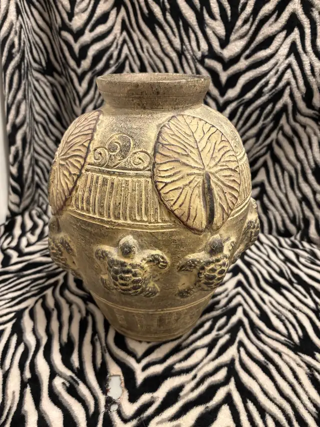 Beautiful Large Turtle Vase $25obo - Photo 2