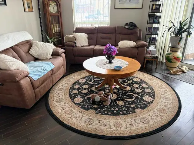 Round rug.