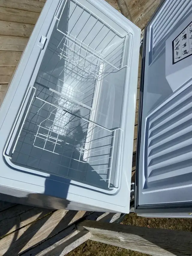 Chest Freezer - Photo 3