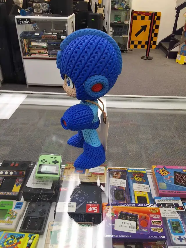 Mega Man Capcom Statue - Photo 2