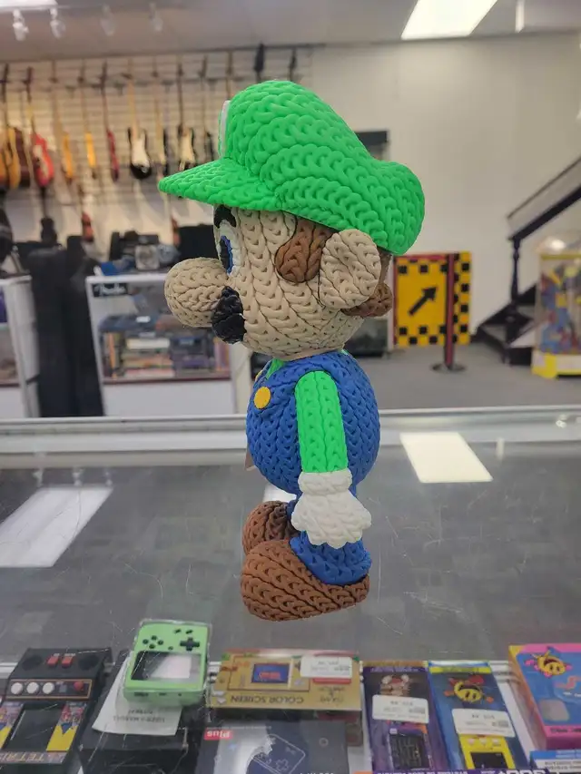Luigi Statue (Super Mario) - Photo 2
