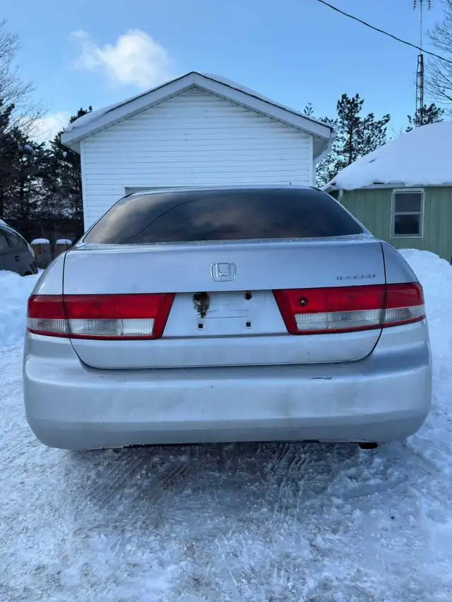 2005 Honda Accord – 225,000 KM – Silver - Photo 3