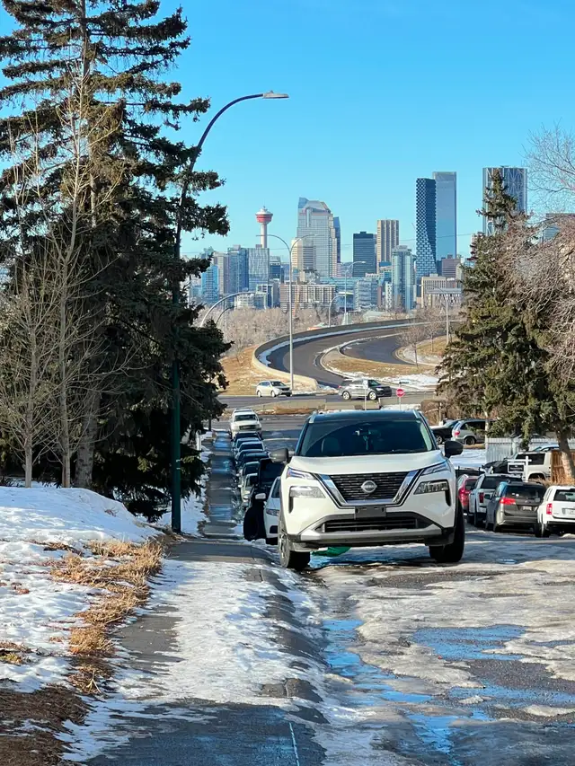 5 min walk to Franklin & Barlow Maxbell Ctrain / 9 min Downtown - Photo 3
