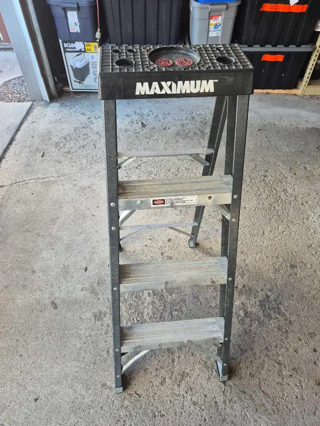 4 ft ladder - Photo 2
