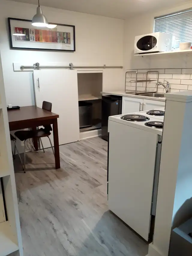 $ 1150 Fully Furnished Studio in Hintonburg - Photo 2