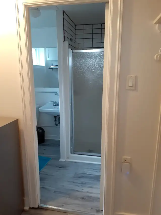 $ 1150 Fully Furnished Studio in Hintonburg - Photo 4