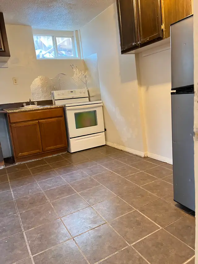 All Utilities Included-Walk-up Basement Suite-Forestlawn Communi - Photo 6