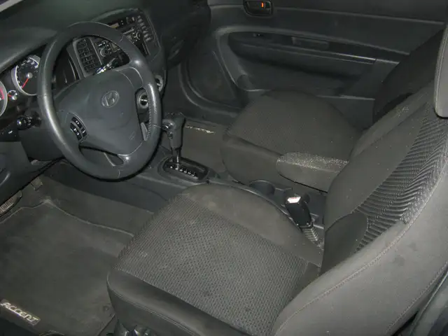 2011 Hyundai Accent GL Sport PETIT BUDGET !! - Photo 9