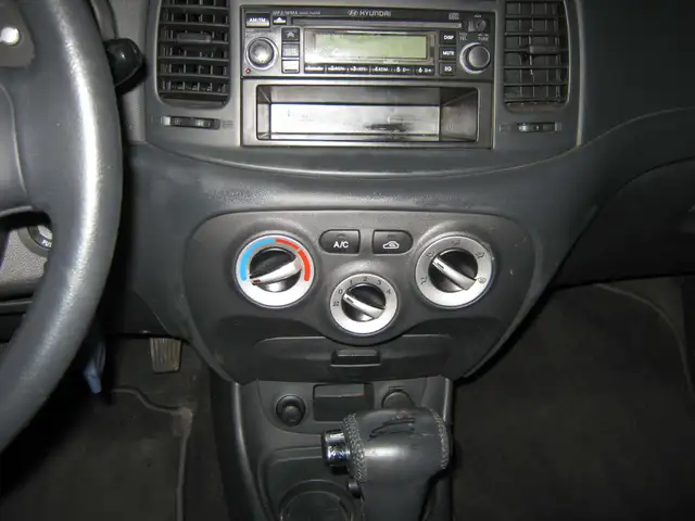 2011 Hyundai Accent GL Sport PETIT BUDGET !! - Photo 10