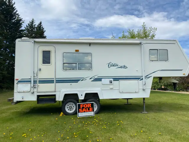 5th wheel holiday trailer