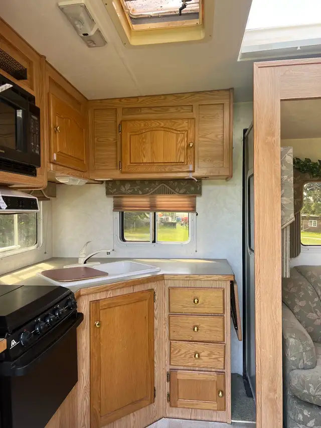 5th wheel holiday trailer - Photo 4