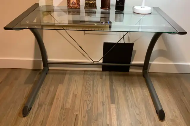 Desk, glass and steel, mint condition.  $25 West Calgary - Photo 3