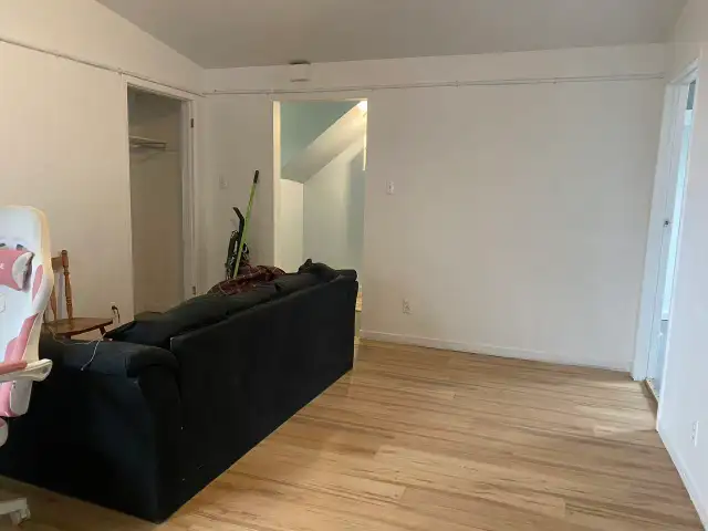 Uptown 3 brm with hydro, heat & water included/amenities nearby - Photo 4