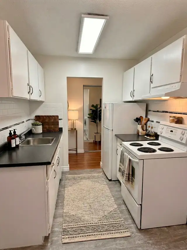 Spacious 1 Bed near Marple Loop Available - Photo 4