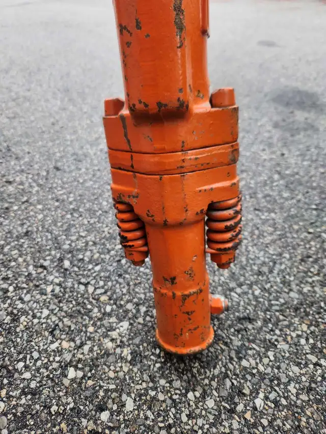 APT pneumatic Concrete Breakr - Photo 6