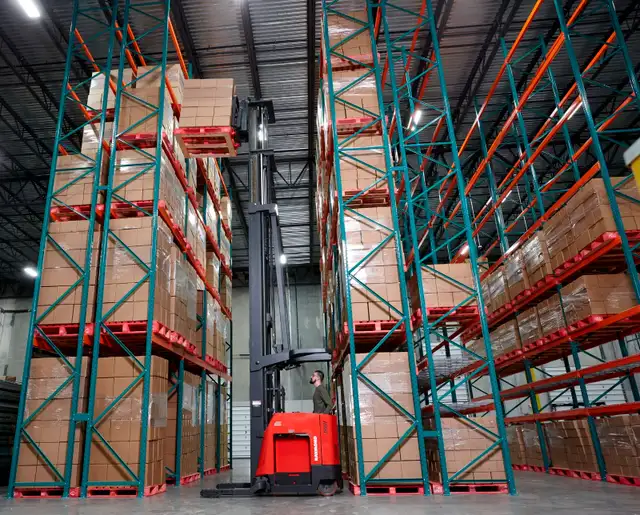Orderpicker forklift operator