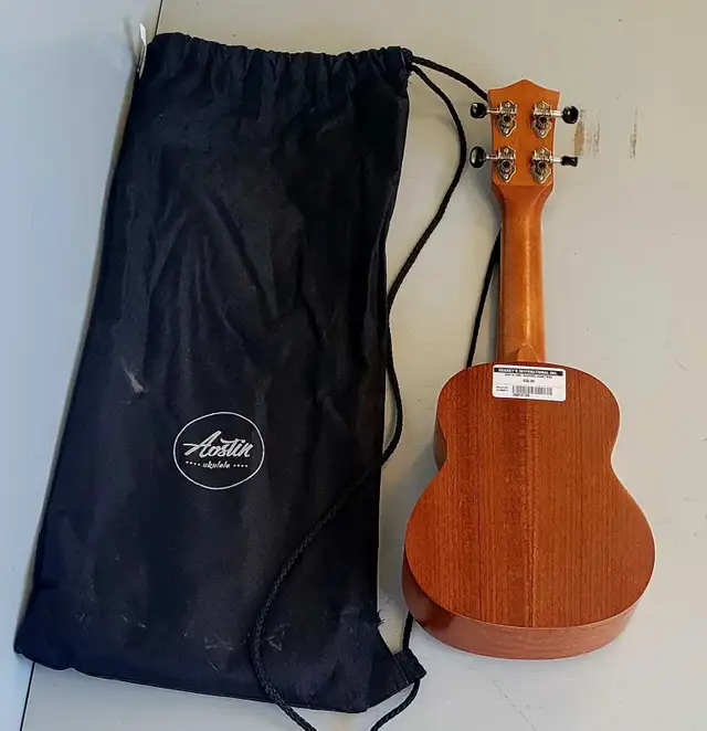Aostin UMI-1 Soprano Ukelele W/ Bag and Chord Chart (28810108) - Photo 2