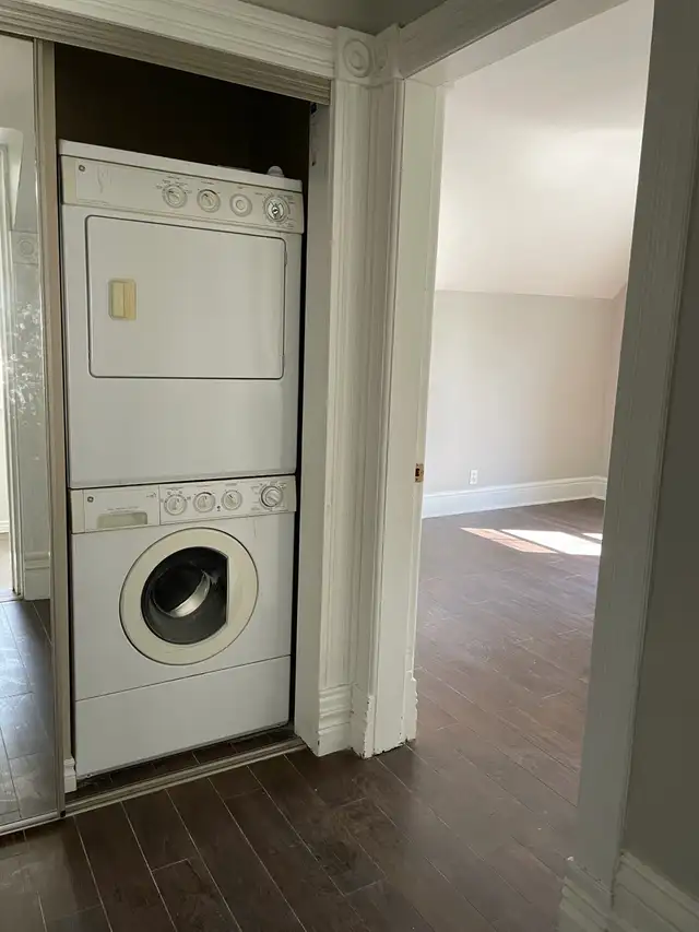 2 bedroom downtown unit available immediately! - Photo 4